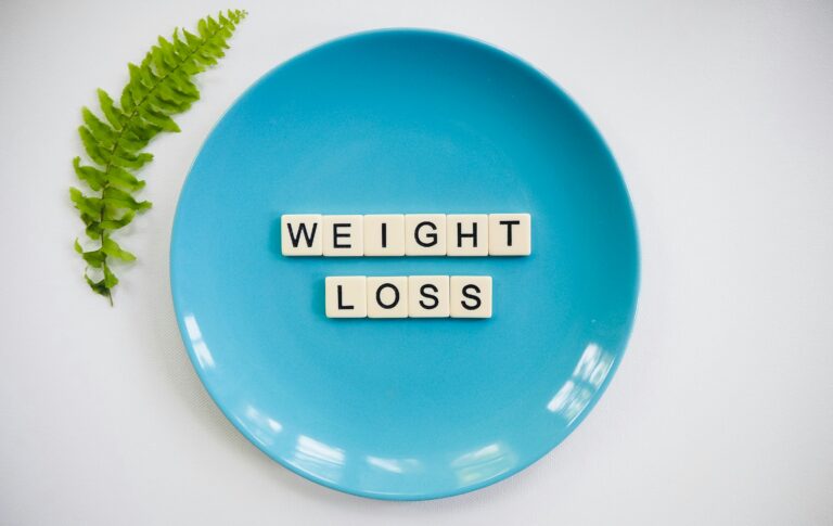 "Weight loss" written on a blue plate